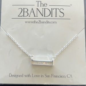 The 2Bandits necklace NÉW on card